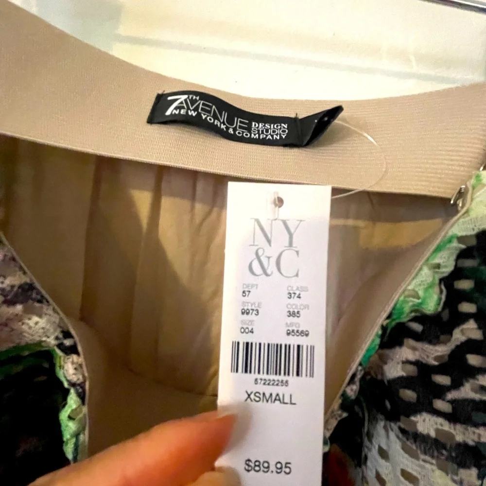 Tropical print pleated skirt, NWT - Picture 3 of 3